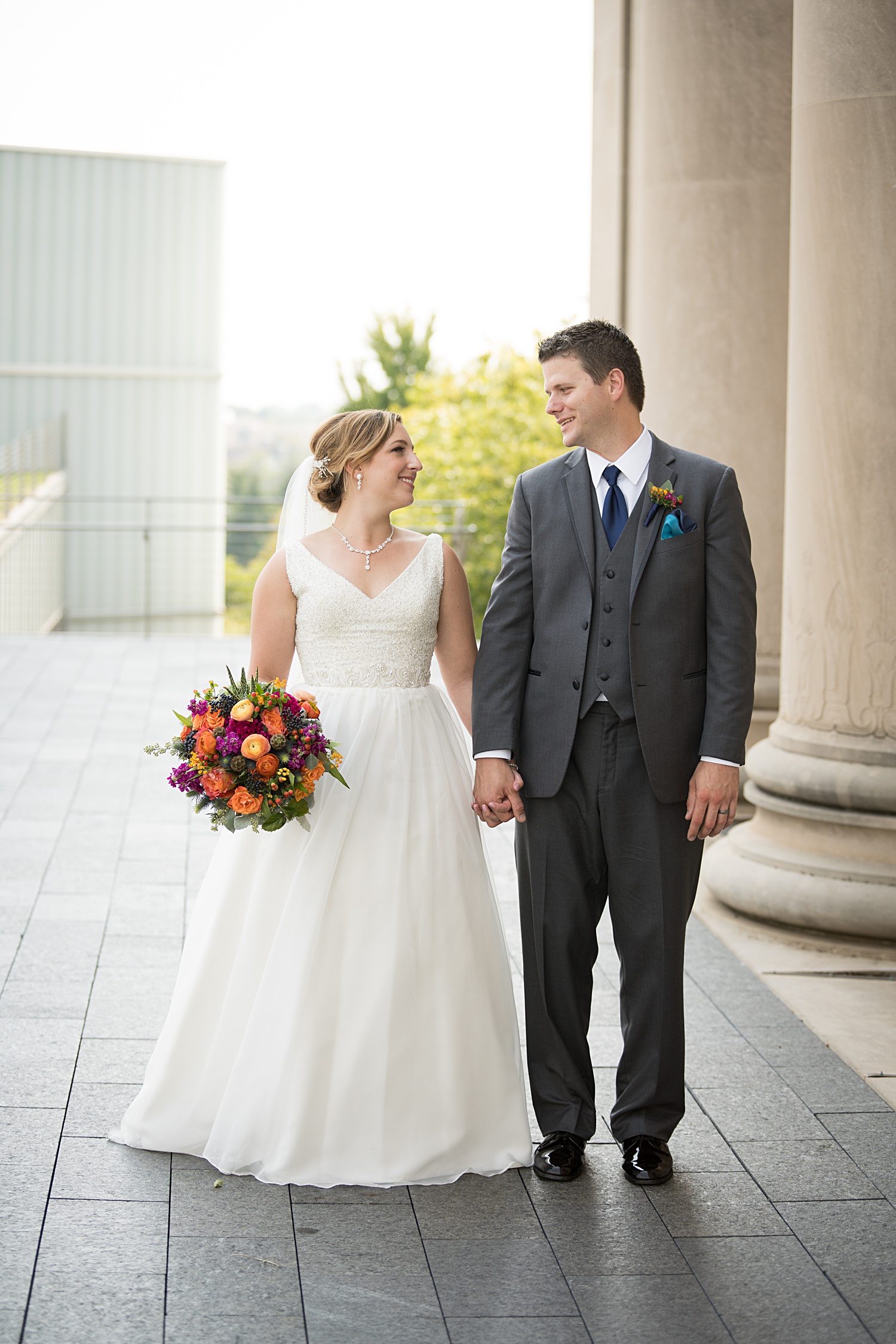 Wedding photos at the Nelson Atkins Museum of Art in Kansas City, MO Emily Lynn Photography