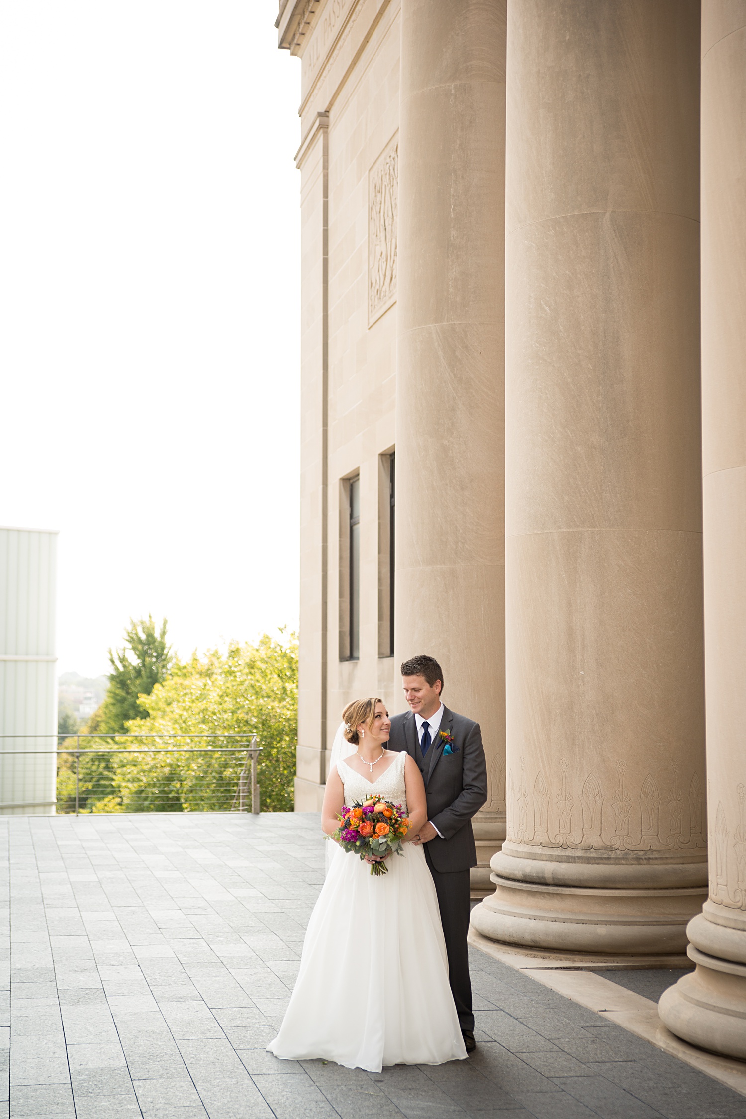 Wedding photos at the Nelson Atkins Museum of Art in Kansas City, MO Emily Lynn Photography