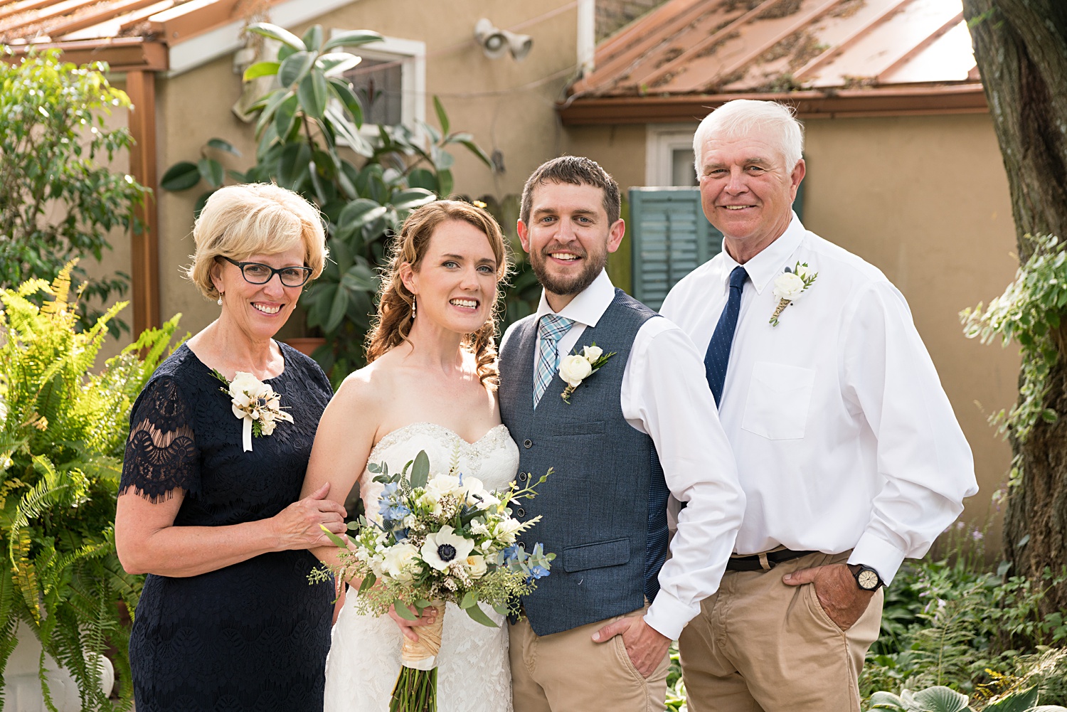 Family photos at Eventful at Locust Grove wedding-KC-Wedding-Photographer-Emily-Lynn-Photography