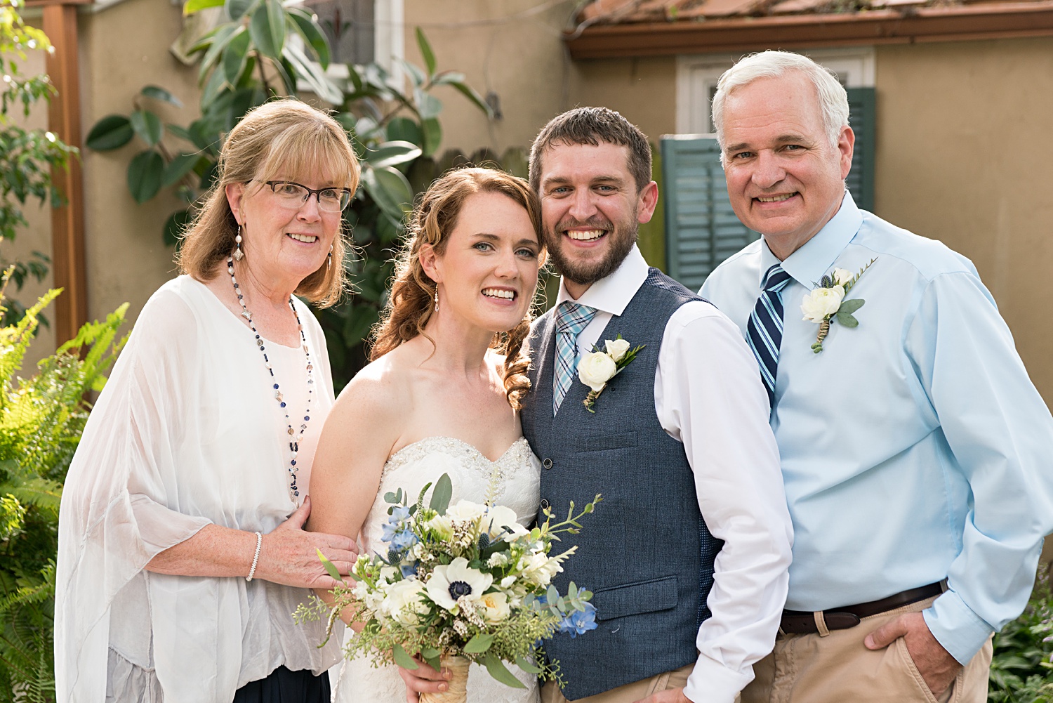 Family photos at Eventful at Locust Grove wedding-KC-Wedding-Photographer-Emily-Lynn-Photography