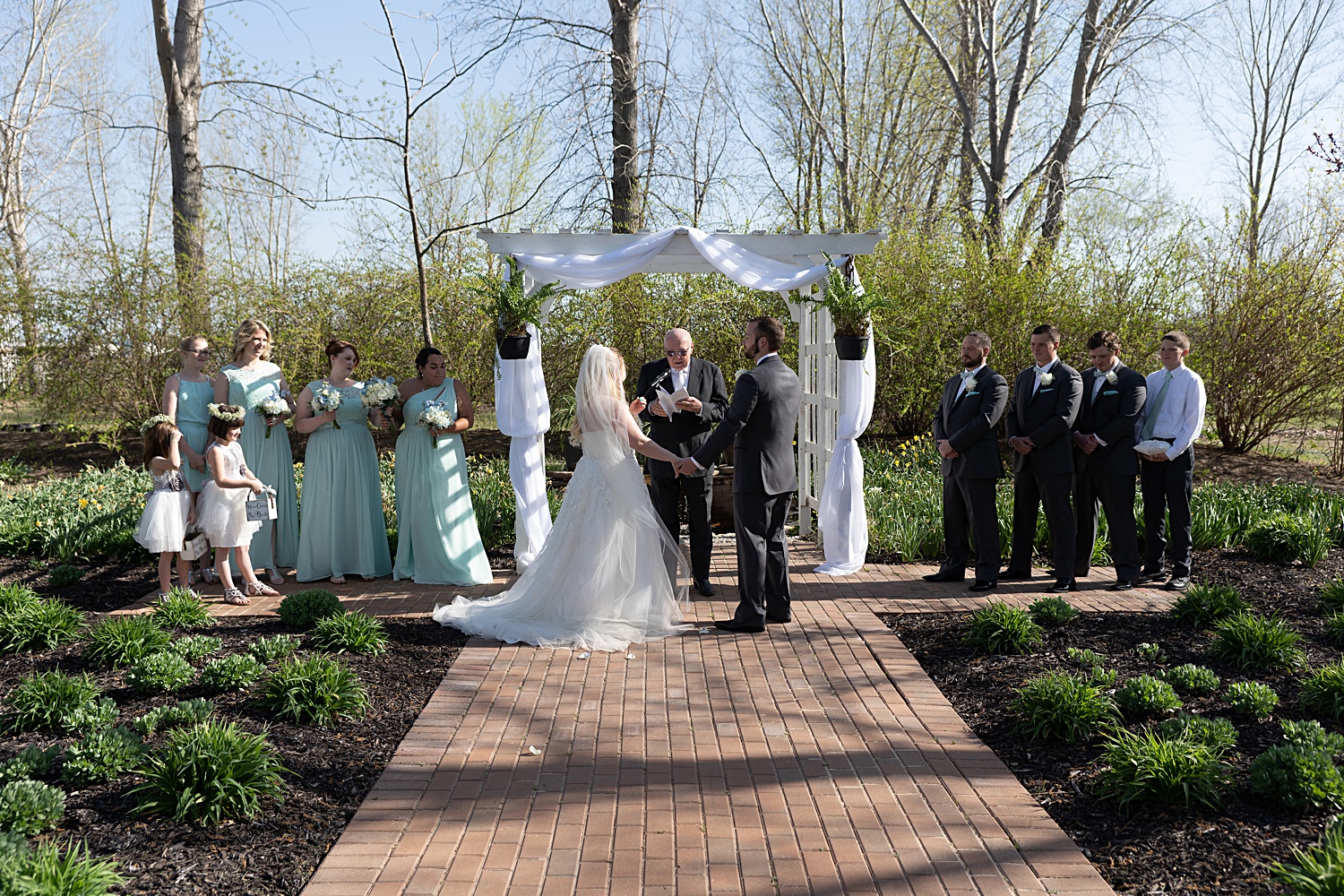 Outdoor-Ceremony-Photos-Victoria-Veranda-Country-Inn-Lawrence-Wedding-Photographer-Emily-Lynn-Photography