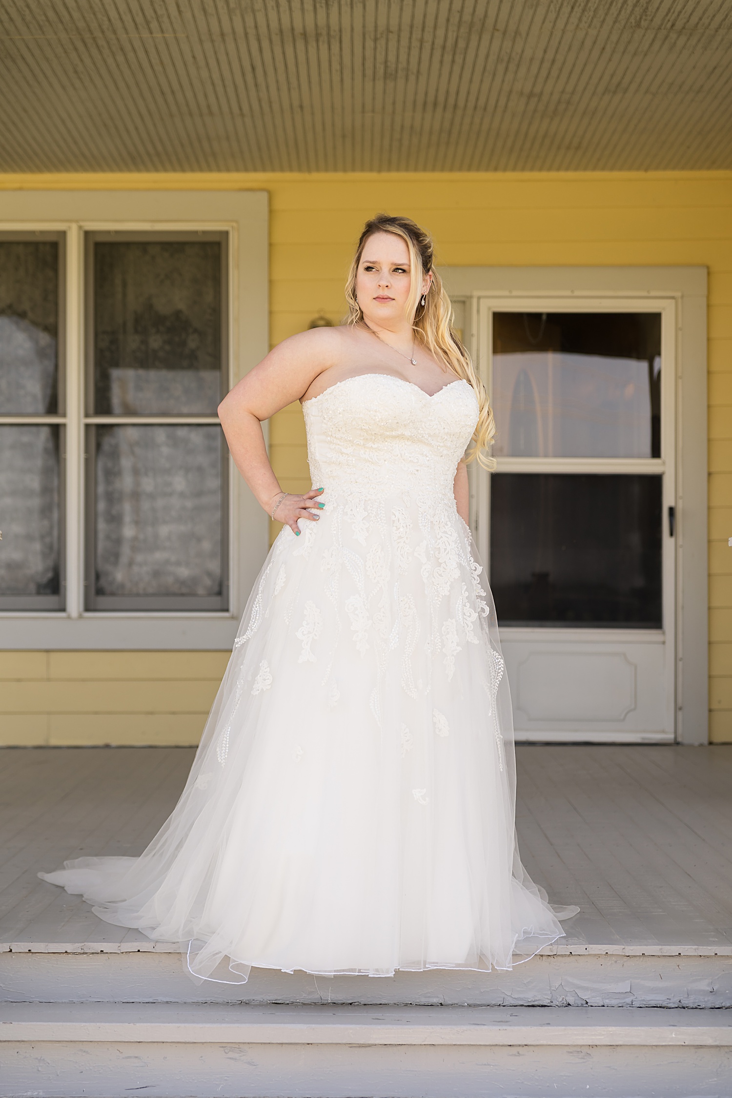 Bride-Solo-Victoria-Veranda-Country-Inn-Lawrence-Wedding-Photographer-Emily-Lynn-Photography